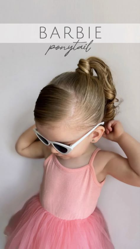 This Barbie girl is ready to party! Here’s an iconic Barbie hairstyle you should try!! Follow us for more toddler hair inspo! Toddler Hair Dos, Party Hairdo, Short Hair For Kids, Soccer Hairstyles, Eva Hair, Barbie Ponytail, Stylish Ponytail, Barbie Hairstyle, Hairstyles Girl