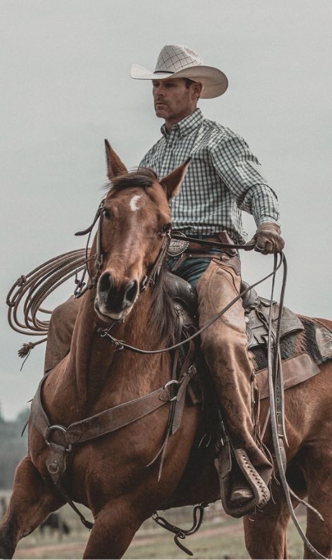 Western Horseman, Cowboy Photography, The Cowboy Way, Cowboy Pictures, Rodeo Cowboys, Western Artwork, Western Photography, Cowboy Aesthetic, Cowboy Gear