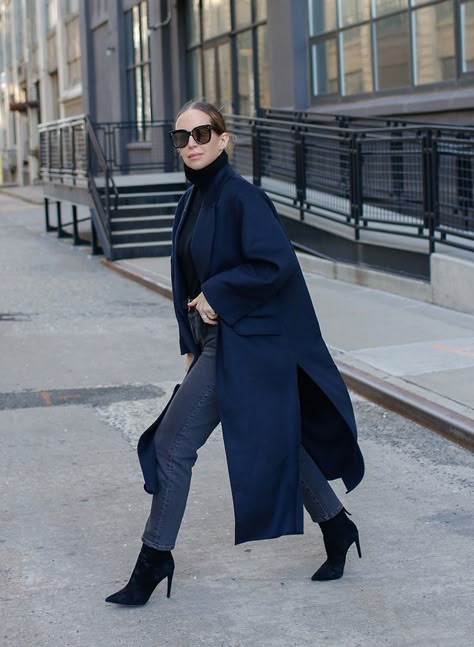 Navy & Black Monochromatic Winter Outfit, Winter Outfit NYC 2021, Navy Coat Outfit Black And Navy Winter Outfit, Navy Oversized Coat, Navy Blue Plus Size Outfits, Black With Navy Blue Outfit, Navy Coats Outfit, Navy Tonal Outfit, Monochromatic Navy Outfit, Long Navy Wool Coat Outfit, Blue Navy Coat Outfit