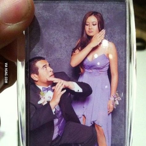 Prom Hacks, Awkward Prom Photos, Prom Pictures Group, Prom Pose, Funny Prom, Prom Photography Poses, Prom 2k17, Hoco Pics, Funny Couple Pictures