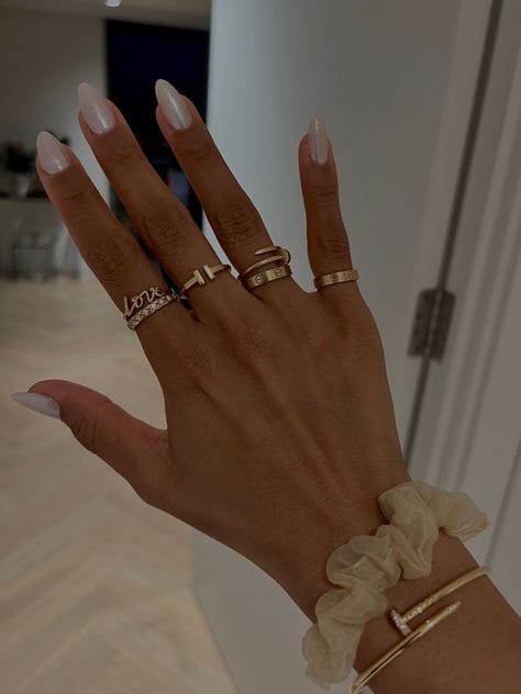 Rings Aesthetic Cartier, Cartier Pinky Ring, Old Money Ring Stack, Designer Ring Stack, Luxury Ring Stack, Gold Ring Stack Aesthetic, Cartier Rings Stacked, Classy Ring Stack, Hands With Rings Aesthetic