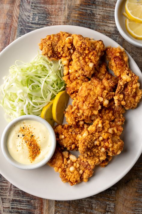 Easy Crispy Karaage (Japanese Fried Chicken) Chicken Karaage Sauce, Karage Chicken, Chicken Karaage Recipe, Karaage Recipe, Chicken Karaage, Japanese Fried Chicken, Japanese Chicken, Chicken Fry, Chicken Plating