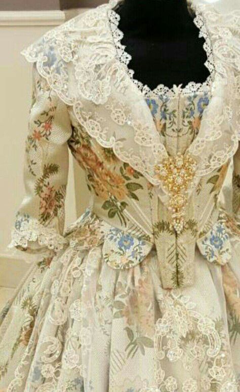 Florante At Laura, Colonial Dresses, Princess Royalty, Colonial Dress, Medieval Gown, 19th Century Clothing, Special Dress, Halloween 2014, 18th Century Fashion