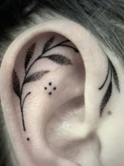 Tattoo Ears, Ears Tattoo, Inner Ear Tattoo, Tattoos Ear, Tattoo Ear, Tattoo After Care, Behind Ear Tattoos, Tattoo Tips, Tattoo Man