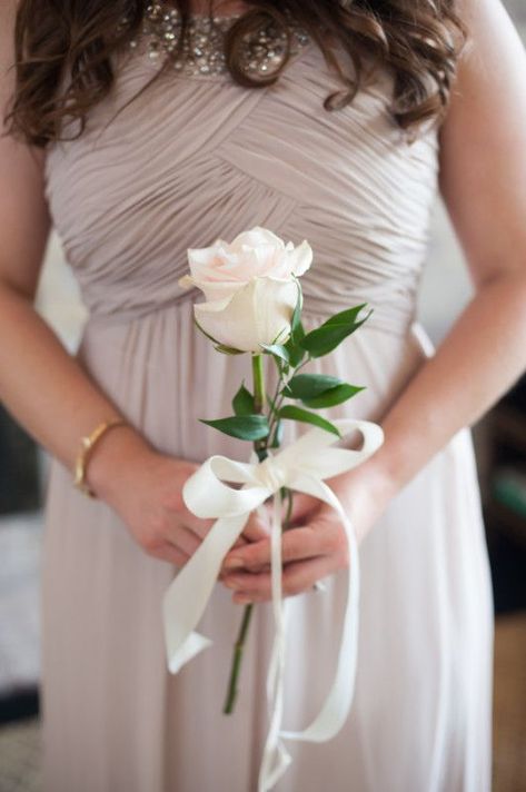 single stem bouquets are perfect for bridesmaids, like this white rose with a ribbon bow Simple Bridesmaid Bouquets, Single Rose Bouquet, Cheap Wedding Bouquets, Rose Bridesmaid Bouquet, Single Flower Bouquet, Simple Wedding Bouquets, Bridesmaid Bouquets, Wedding Flower Ideas, Single Rose