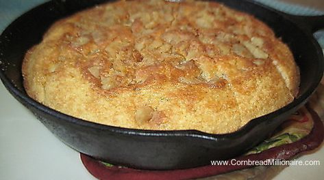 Corn Bread Chili, Crackling Cornbread, Buttermilk Corn Muffins, Cracklin Cornbread, Chitterlings Recipe, Chili Sweet, White Corn Meal, Savory Cornbread, Corn Bread Bake