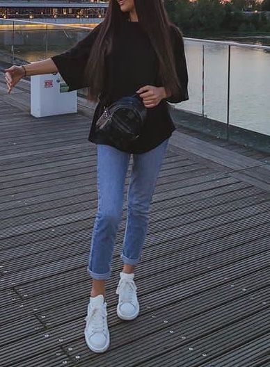 Style Oversized Tshirt Jeans, Oversized Tshirt And Jeans, Outfit For Tomboy, Black Tee Outfit, Oversized Tshirt Outfit Jeans, Shirt And Jeans Women, White Tshirt And Jeans, Oversized Tee Outfit, Urban Chic Style