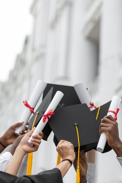 Close up hands holding diplomas and caps | Free Photo #Freepik #freephoto #education #student #certificate #graduation Student Picture, Student Photo, Graduation Photography Poses, Graduation Poses, Masters In Business Administration, Graduation Post, Hand Images, Graduation Photography, Hands Holding