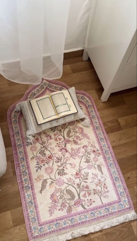 Namaz Aesthetic, Muslim Prayer Room Ideas, Prayer Room Ideas, Quran Wallpaper, Prayer Corner, Light Quotes, Muslim Prayer, Islamic Artwork, Royal Life