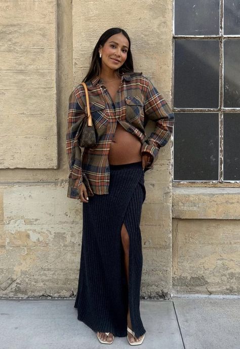 Summer Pregnancy Outfits, Julie Sarinana, Maternity Chic, Oversized Shirts, Cute Maternity Outfits, Sincerely Jules, Bump Style, Free People Skirt, Pregnancy Outfits