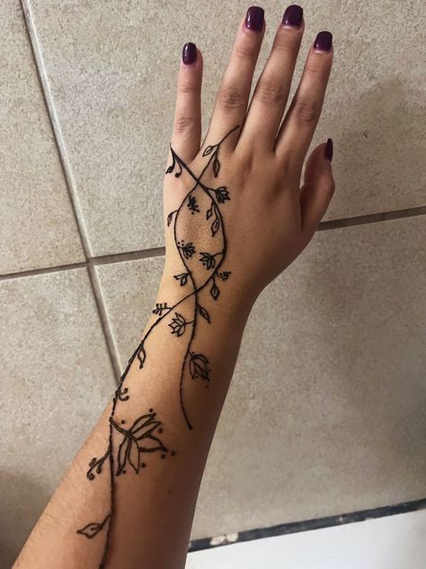 Vine Tattoo Hand To Arm, Flowery Hand Tattoo, Vine Henna Tattoo, Hand Tattoos That Go Up Arm, Tattoo Around Arm Wrapping, Vine Tattoo On Hand And Wrist, Hand Tattoo Vine, Henna Inspo Simple Hand, Hand Vines Tattoo