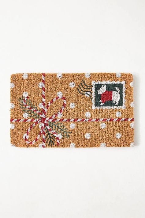 Anthropologie Holiday Decor, Anthropologie Christmas Decor, Anthropologie Christmas, Diy Christmas Door, Door Mat Diy, Anthropologie Holiday, Astuces Diy, Christmas Doormat, Christmas Rugs