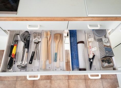 How to organise a utensil drawer | Style Curator Utinsel Drawer, Style Curator, Drawer Ideas, Spring Cleaning Tips, Utensil Drawer, Spring Cleaning Hacks, Clever Hacks, Professional Organizer, Neat And Tidy