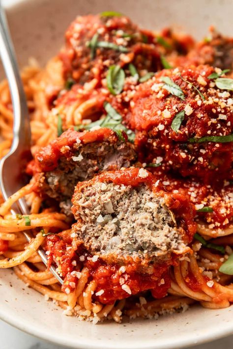 Finding high-protein meals my whole family will eat can sometimes be a challenge, but these baked Italian meatballs are one dish that’s always a favorite in my house. In fact, my kids often ask me if we can have these Italian meatballs for dinner. Of course I say yes! They love the savory, cheesy flavor, and I love that they come together quickly with just a handful of ingredients. Every bite makes me feel like I’m dining at an Italian restaurant. Meatball Photography, Meatballs For Spaghetti, Meatballs For Dinner, Baked Italian Meatballs, Baked Meatballs, Meatball Bake, Italian Meatballs, Easy Oven, Protein Meals