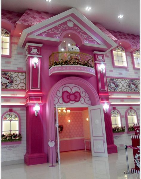 Princess Bedrooms, Kitty House, Hello Kitty Decorations, Castle Bed, Princess Room Decor, House Cartoon, Hello Kitty House, Modern Kids Bedroom, Hello Kitty Rooms