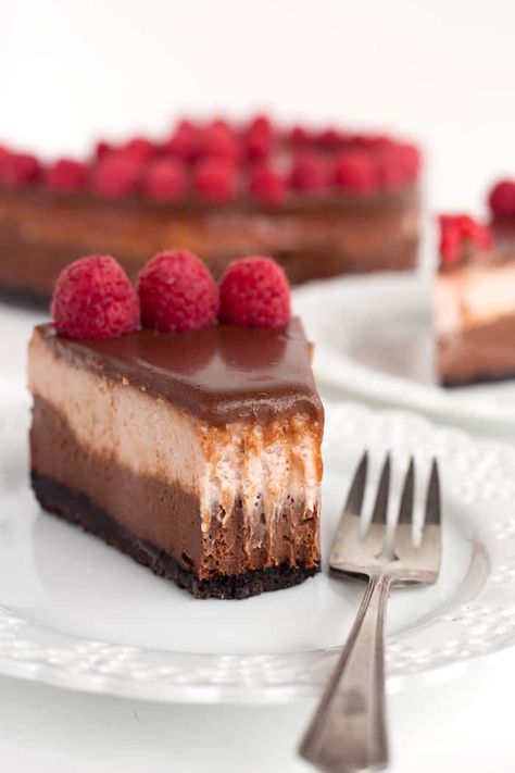 This delicious layered chocolate raspberry cheesecake makes the perfect dessert for any occasion! #cheesecake #chocolate #raspberrycheesecake #baking #iambaker Raspberries Cheesecake, Apple Bunt Cake, Apple Bundt Cake, Chocolate Raspberry Cheesecake, I Am Baker, Apple Cake Recipes, Raspberry Cheesecake, Cookie Crust, A Piece Of Cake