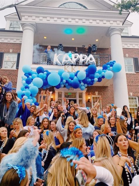 Fotbar Sq, Kappa Bid Day, Bama Rush, Sorority Aesthetic, Recruitment Themes, Bid Day Ideas, College Sorority, Sorority Bid Day, Bid Day Themes