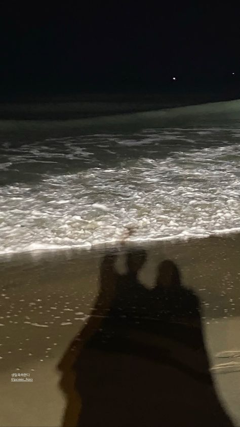 #beach #couple Beach Photo Couple, Bf Pfp, Relationship Vision Board, Nightclub Aesthetic, Beach Couple, Beach At Night, Winter Beach, Beach Date, Night Couple