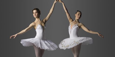 11 Things You Didn't Know About the Life of a Ballet Dancer - Cosmopolitan.com Nutcracker Photoshoot, Pointe Photoshoot, Two Ballerinas, Ballet Photography Poses, Wlw Books, Ballet Photoshoot, Dynamic Dance, Ballet Dance Photography, Dance Photo Shoot