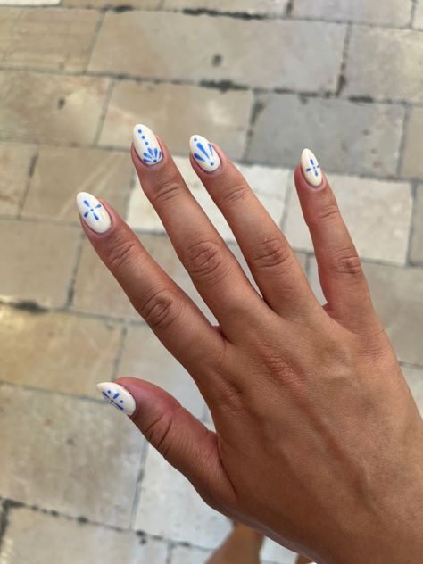 Blue And White Nails Summer, Summer Nails Europe, Simple Holiday Nails Summer, Blue And White Summer Nails, Greece Nails, Europe Nails, Glo Girl, Bday Nails, Blue And White Nails