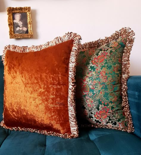 Moroccan Street, Textile Display, Mint Green Room, Green Room Design, Painted Dupatta, Diy Cushion Covers, Luxury Pillows Decorative, Indian Cushions, Designer Bed Sheets