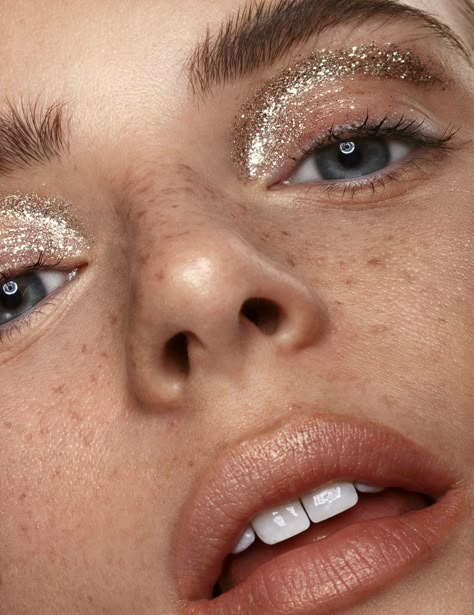 Editorial Make-up, Festival Make Up, Glitter Eye Makeup, Beauty Shoot, Make Up Inspo, Glitter Eyes, Glitter Makeup, Editorial Makeup, Beauty Looks