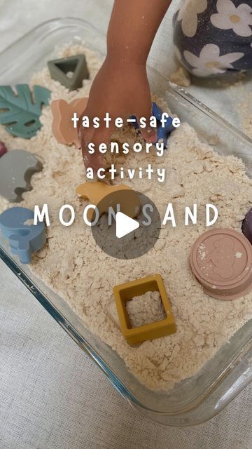 up up & grow | baby toys, teethers + bath toys on Instagram: "Moon Sand Recipe 👇  4 cups plain flour 1/2 cup oil (any will do, I used vegetable)  This fun DIY will keep your little ones entertained while you sneak in a moment of peace 🙌 Perfect for all ages... babies, toddlers and even older kids will love it!  👶 Play Ideas 👶  ▪️Babies: Add some spoons & cups for sensory exploration ▪️Toddlers: Incorporate their favorite animals, diggers, & other imagination-focused toys ▪️Older children: Use sight words, letter, and number cards for a fun learning twist  ❕If your little one is known to give everything a cheeky taste (like mine) you might want to bake the flour at 180°C for 10 minutes to kill any bacteria. Safe for a nibble, but remember, it’s more for play than for snacking! 😄  .  #u Baby Stimulation Activities Diy, Moon Sand Recipe, Sand Recipe, Stimulation Activities, Sands Recipe, Diy Will, Moon Sand, Baby Sensory Play, Sensory Exploration