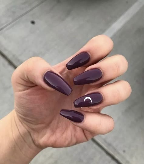 Nail Colors For Winter, Kylie Nails, Dark Purple Nails, Plum Nails, Purple Acrylic Nails, Purple Acrylic, Nail Colors Winter, Fall Acrylic Nails, Purple Nail