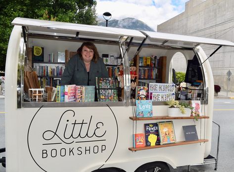 Mobile Bookshop, Mobile Bookstore, Book Van, Book Truck, Bookshop Café, Vending Cart, Book Mobile, Bookstore Ideas, Bookstore Design