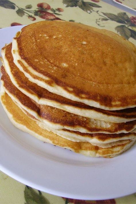 My-Hop Pancakes | "Great pancake recipe! I didn't change a thing! There's nothing better on a Sunday morning than the smell of a home cooked breakfast and freshly brewed coffee. " #copycat #copycatrecipes Dennys Pancakes, 3 Ingredient Biscuit Recipe, Tasty Pancakes, Coffee Breakfast, Cooked Breakfast, Breakfast In Bed, Pancake Recipe, Crockpot Recipes Easy, Biscuit Recipe