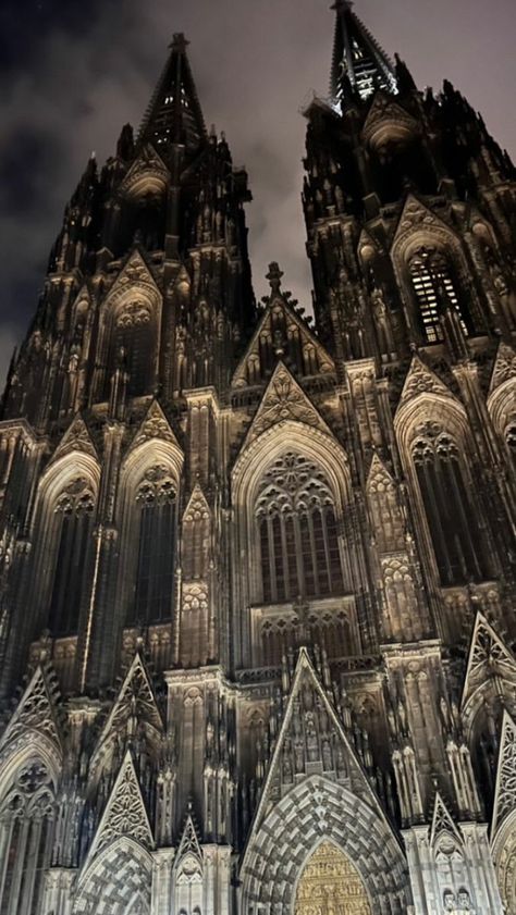 Cathedral Aesthetic, Goth Architecture, Arte Peculiar, Gothic Castle, Castle Aesthetic, Gothic Church, Spotify Artist, Gothic Aesthetic, Architecture Old