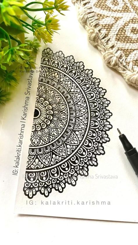 Mandala Design Mehendi, Butterfly Mandala Design, Circle Mandala Design, Small Mandala Art, Kalakriti Karishma, Mandala Design Ideas, Butterfly Mandala Art, Aesthetic Mandala Art, Beginner Mandala