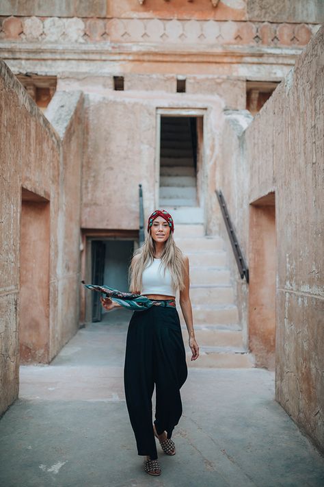 India MUST DO, MUST SEE - Styled Avenue India Outfits Travel Summer, Uae Outfit Street Styles, India Outfits Travel Style, Morocco Ootd, Morroco Outfits, Mission Trip Outfits, Morocco Travel Outfit, Egypt Outfits, Looks Hippie