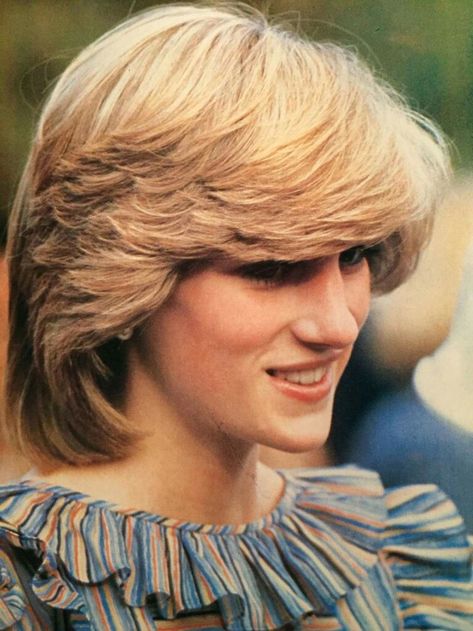 Christine on Twitter: "Same day perhaps?… " Modern Princess Diana Haircut, Diana Haircut, Princess Diana Images, Diana Hair, Princess Diana Hair, Prinz Charles, Princess Diana Fashion, Princess Diana Photos, Princess Diana Pictures