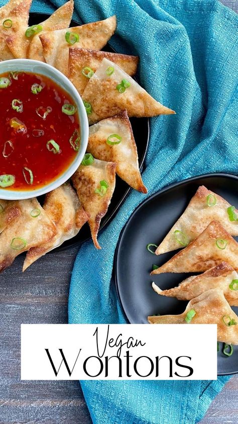 Two plates with vegan cream cheese rangoons. Vegan Wontons, Wonton Recipe, Cream Cheese Wontons, Cheese Wontons, Vegan Asian Recipes, Vegan Party Food, Wonton Recipes, Vegan Cream, Vegan Food Recipes