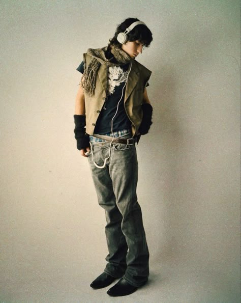 Gyaruo Men Outfits, Japanese Punk Fashion Men, 90s Punk Fashion Men, 2010 Fashion Men, 2000s Punk Fashion Men, Gyaruo Men Fashion, Dystopian Fashion Male, Vkei Outfits Men, Male Punk Outfits