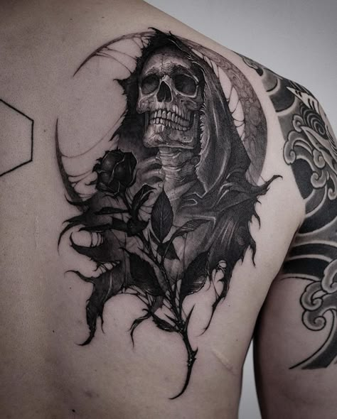 Dark Forearm Tattoo Men, Mens Half Sleeve Tattoo Ideas Upper Arm, Creepy Sleeve Tattoo, Trapezoid Tattoo, Grim Reaper Back Tattoo, Reaper Back Tattoo, Dark Tattoos For Men Creepy, Grim Reaper Tattoo Designs Drawings, Gothic Back Tattoo