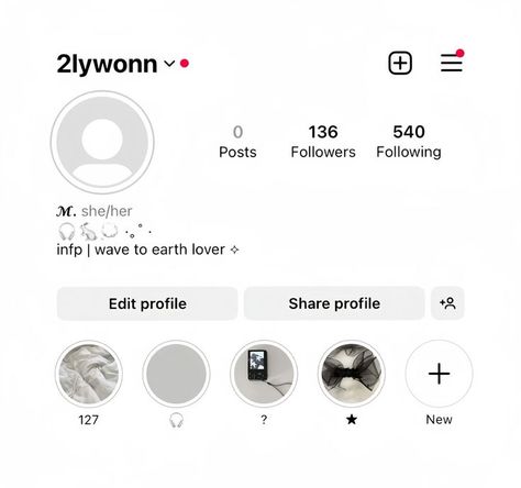 old insta layout #instagram Bio Ideas For Private Accounts, Slang Words Popular, Instagram Divider, Ig Profile Ideas, Ig Icons Highlights Aesthetic, Aesthetic Instagram Accounts, Instagram Layout Ideas, Instagram Account Ideas, Gift Instagram