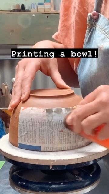 Sarah Murray on Instagram: "Bowls in the studio this week.Getting their printed surfaces.Its been a while since I’ve made any bowls and I was reminded of how satisfying they are to throw and trim. They look pretty cute too with the yoyo design! #sarahmurrayceramics#australianceramics#etsy#etsyau#yoyo#patchworklovers#yoyoquilt#fabriclovers#texture#pattern#printedsurface#everydayart" Ceramic Texture Pattern, Yoyo Design, Diy Ceramic Bowl, Surface Design Techniques, Handmade Clay Pots, Ceramics Bowls Designs, Mono Printing, Pottery Decoration, Ceramic Supplies