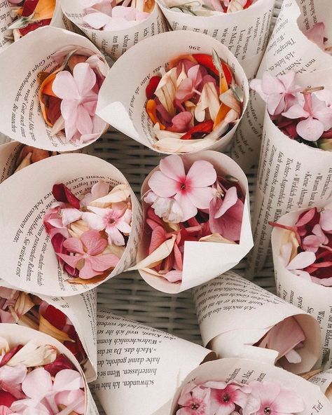 Flower Confetti Cones, Wedding Confetti Toss, Dried Petal Confetti, Lavender Confetti, Flower Toss, Eco Friendly Confetti, Confetti Bars, Petal Toss, Biodegradable Confetti