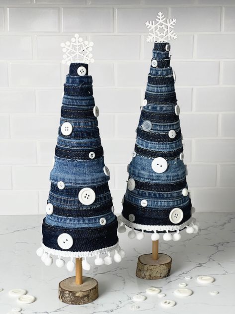 Denim Ornaments Diy, Denim Christmas Tree Decorations, Denim Christmas Decorations, Denim Scraps Ideas, Denim Christmas Ornaments, Denim Christmas Tree, Diy Denim Crafts, Denim Christmas, Denim Crafts Diy