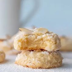 Italian Almond Paste Cookies - MamaGourmand Almond Paste Cookies, Italian Christmas Cookie Recipes, Macaroon Recipe, Almond Paste Recipes, Italian Almond Cookies, Almond Macaroons, Flourless Cookies, Almond Meal Cookies, Italian Christmas Cookies