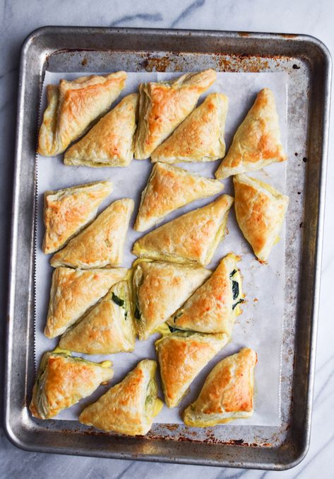 Rachel Schultz: FETA & SPINACH MINI PASTRIES Feta Pastry, Pastry Recipes Savory, Puff Pastry Recipes Savory, Spinach Puff Pastry, Spinach Puff, Puff Pastry Appetizers, Pastry Appetizer, Mini Pastries, Top Chicken Recipes