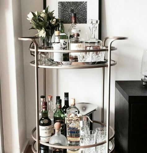 Pottery Barn Bar In Casa, Drinks Bar, Bar Cart Styling, Drinks Trolley, Bar Cart Decor, Home Bar Decor, Contemporary House Design, Apartment Inspiration, Mini Bar