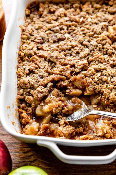 Sugar Free Apple Crisp, Paleo Apple Crisp, Beaming Baker, Paleo Apple, Pumpkin Cobbler, Cinnamon Filling, Easy Apple Crisp Recipe, Apple Crisp Recipe, Apple Crisp Easy