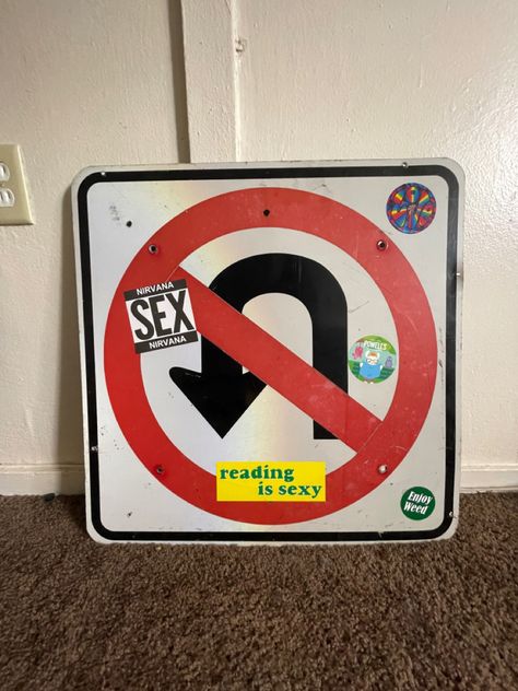 grunge room traffic sign >:) Traffic Sign Decor, Street Sign Room Aesthetic, Grunge Room Accessories, Street Signs On Wall Bedroom, Traffic Signs In Room, Road Sign Room Decor, Stop Sign Room Decor, Road Signs Bedroom Aesthetic, Street Signs In Bedroom