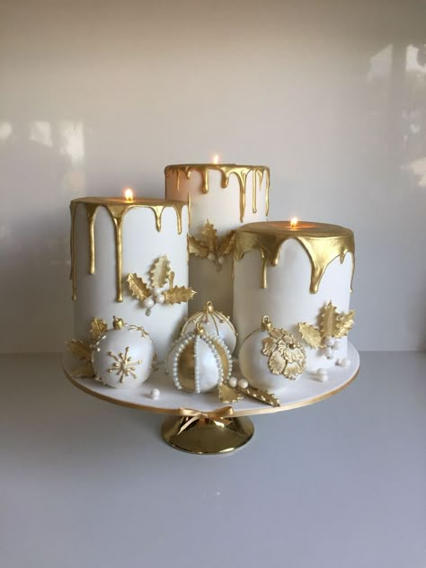 Christmas Cake Designs 2022, Christmas Candle Cake Ideas, Christmas Cake 2022, Christmas Fondant Decorations, Candle Cake Design, Christmas Cake Fondant Decorating Ideas, Small Christmas Cakes Ideas, Elegant Christmas Cake Designs, Candle Cake Ideas