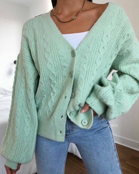 #green #vintage #ootd #outfit #winter Mint Green Cardigan Outfit, Mint Cardigan Outfit, Cardigan Street Style, Green Cardigan Outfit, Vintage Winter Outfits, Winter Cardigan Outfit, Trend Pants, Sweater Cardigan Outfit, Mint Cardigan