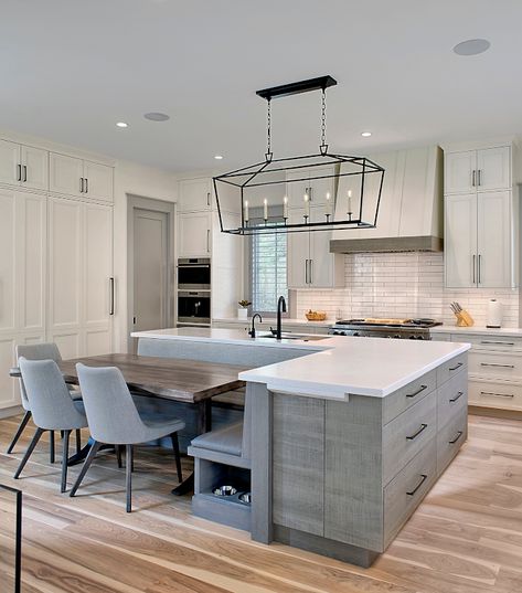 Kitchen Island Built In Seating, L Shaped Kitchen With Peninsula, Kitchen With Seating, Farmhouse Kitchen White, Kitchen Island White, Kitchen With Peninsula, Villa Savoye, Kitchen Layout Plans, Open Plan Kitchen Living Room