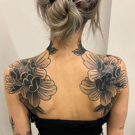 Backpiece Tattoo, Traditional Style Tattoo, Back Piece Tattoo, Traditional Tattoo Sleeve, Back Of Shoulder Tattoo, Tatuaje A Color, Shoulder Tattoos For Women, Back Piece, Back Tattoo Women